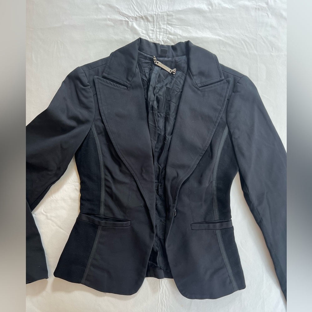 Black fitted Bebe blazer size 00